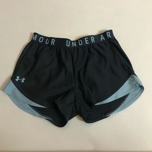 Loose Under Armour shorts with pockets
